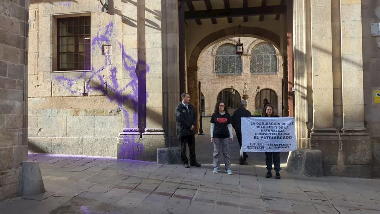 Querellados activistas de Futuro Vegetal por lanzar pintura a la fachada del Palau Episcopal de Barcelona