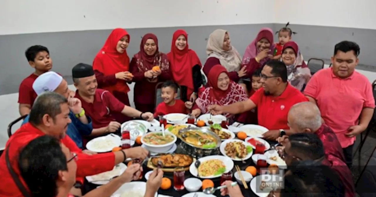 Muslim Chinese Converts in Terengganu Celebrate Chinese New Year with 'Grand Feast' Tradition