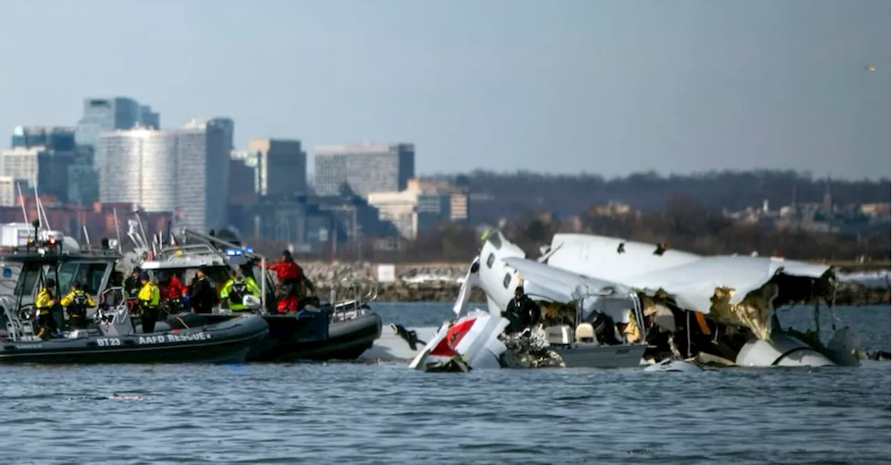 Disastro aereo di Washington, sotto accusa gli aumenti degli slot e la carenza di controllori di ...