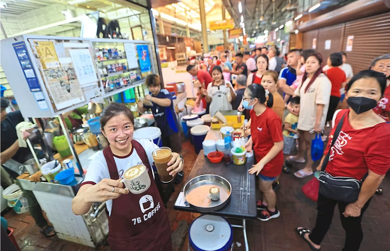 Coffee Shops Bustling on Chinese New Year's Second Day