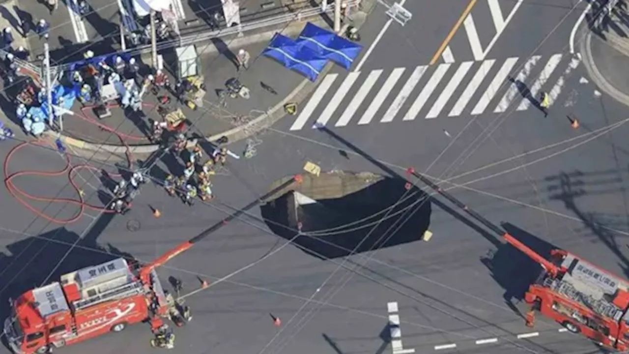Camionero atrapado en socavón en Japón desde hace tres días
