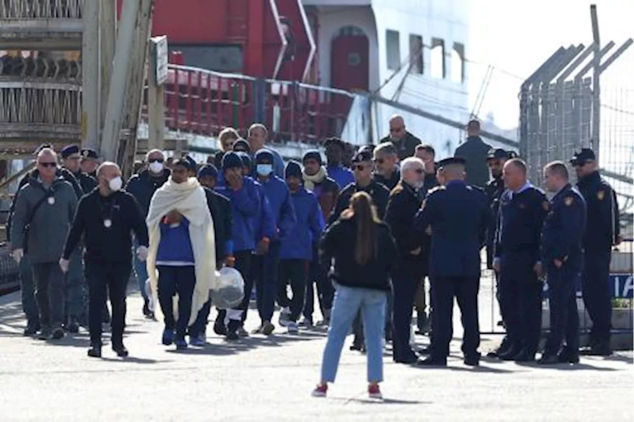 Corte d'Appello sospende giudizio su 43 migranti in Albania