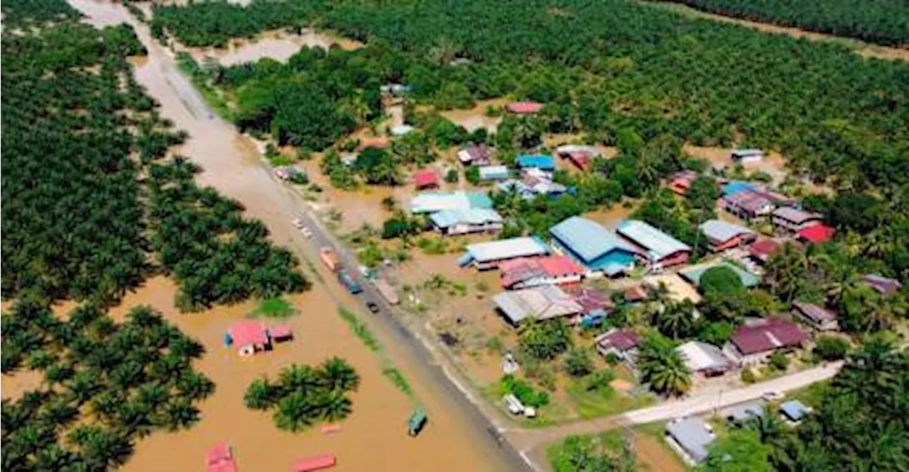 Flood Evacuees Climb in Sarawak and Sabah