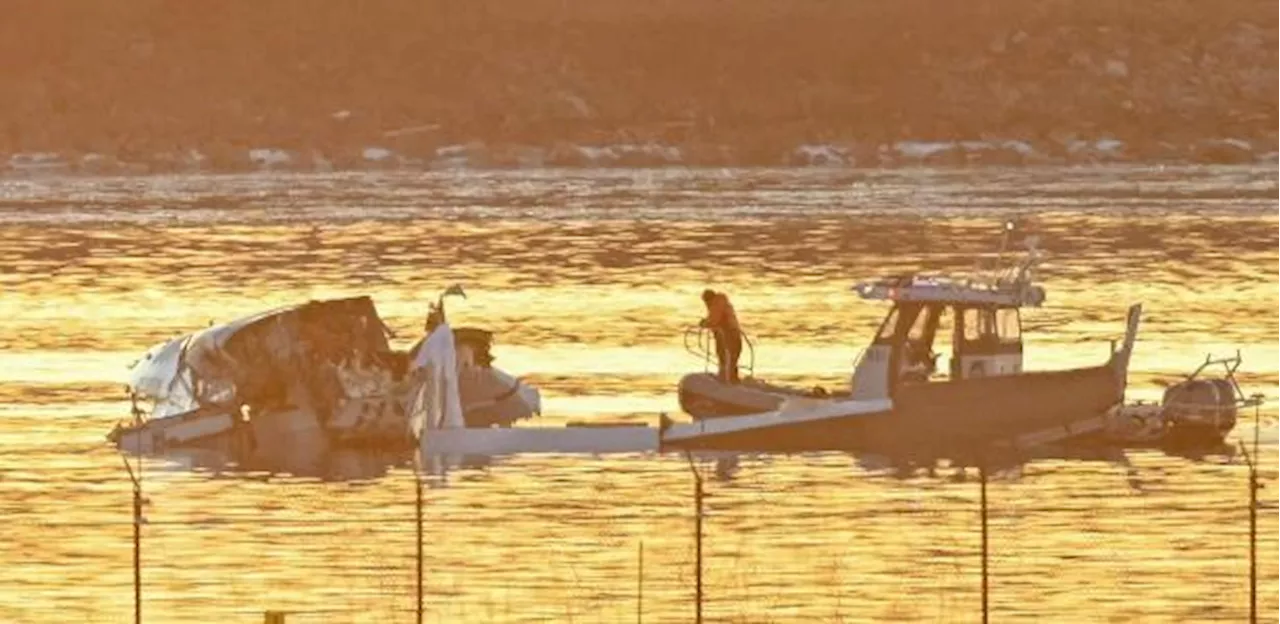 Colisão de Helicóptero e Avião no Rio Potomac: Caixas-Pretas Recuperadas