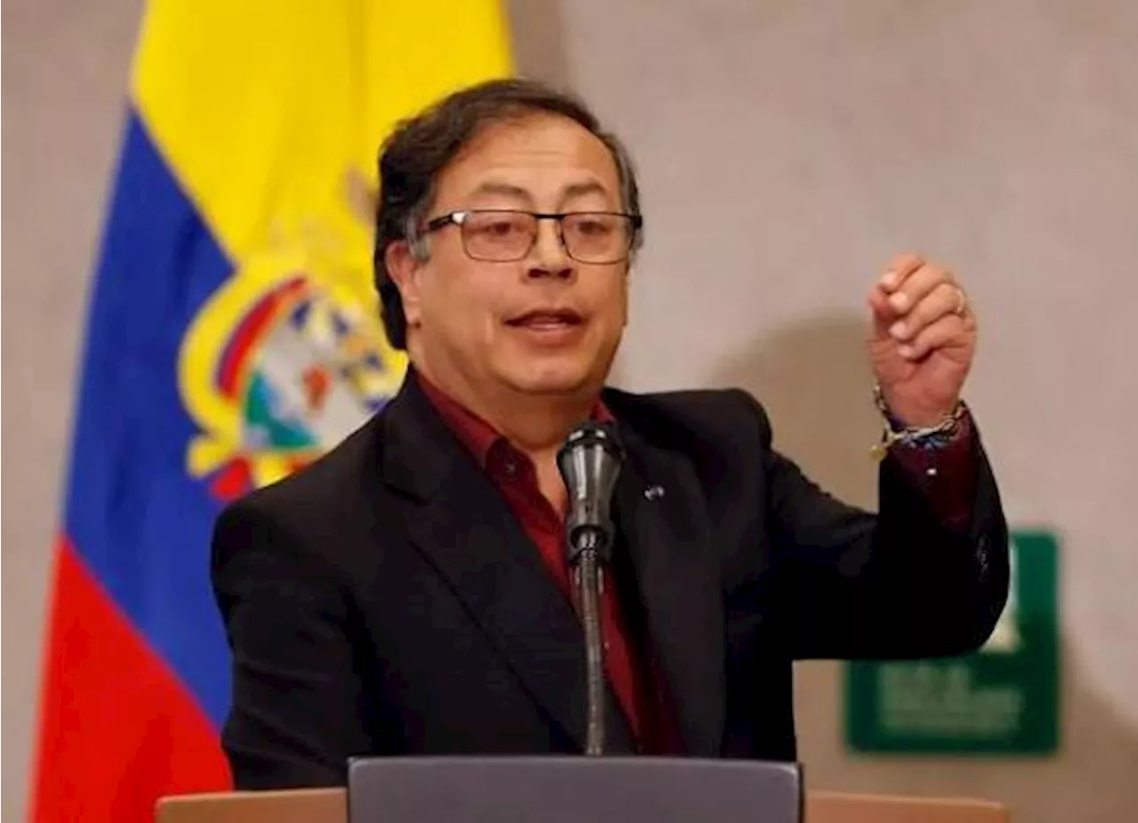 Gustavo Petro pide a colombianos indocumentados en EU a regresar a casa