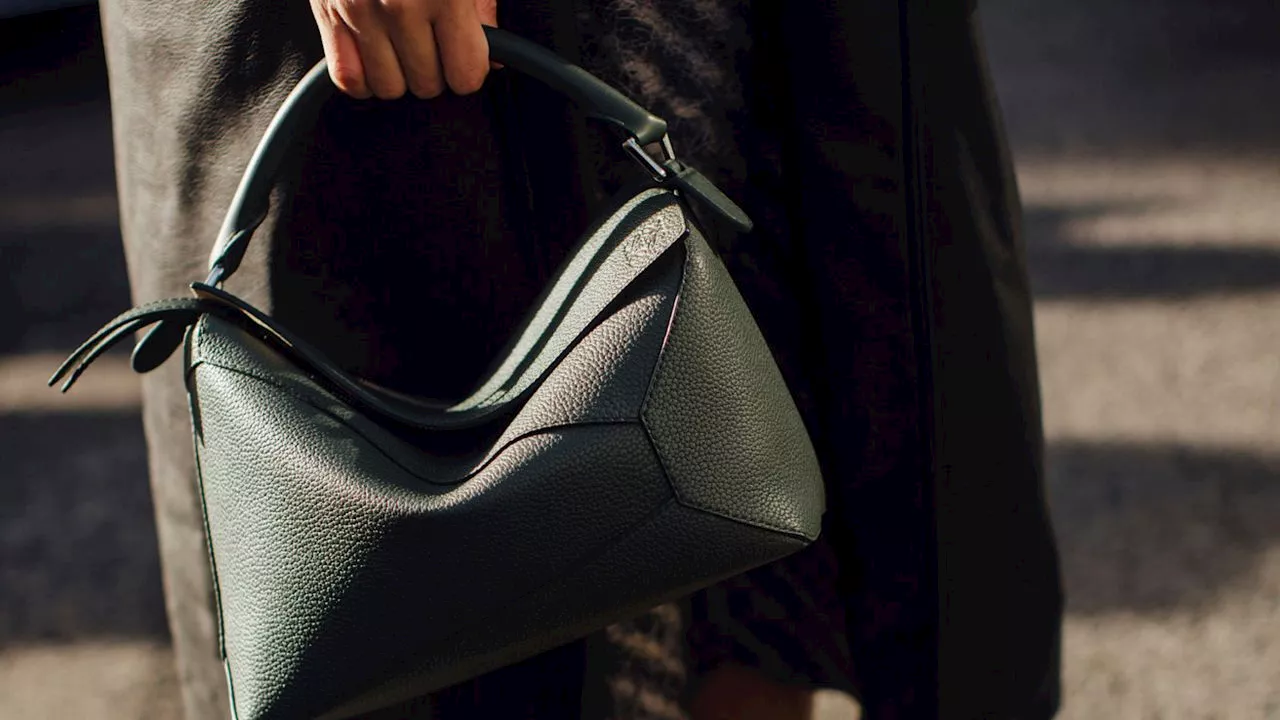 Borsa Puzzle di Loewe: l'it-bag capiente ed accattivante dal design origami