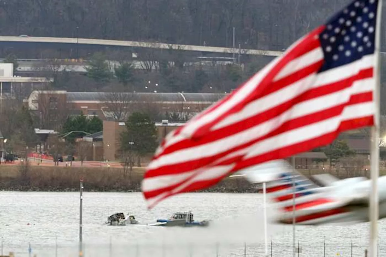 Divers returning to the Potomac River for DC plane crash recovery and investigation