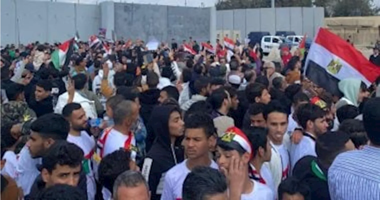 الجبهة الوطنية يشيد باحتشاد المصريين أمام معبر رفح تأييدا لموقف القيادة المصرية