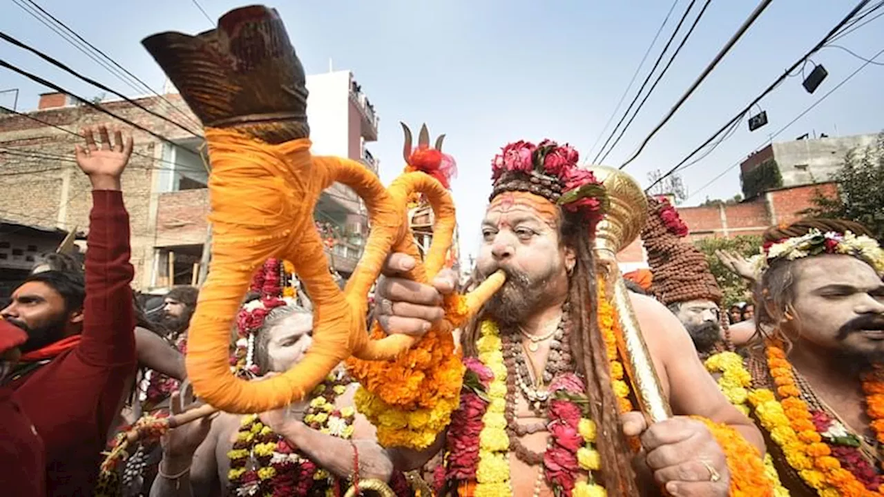 श्री निरंजनी अखाड़े के संतों का शाही अंदाज में छावनी प्रवेश