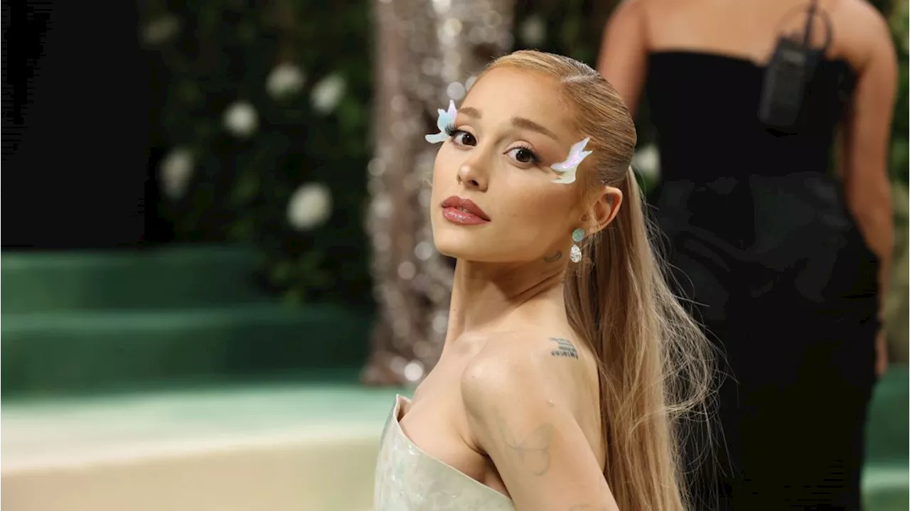 Ariana Grande agradece Botox e Juvederm ao receber prêmio de 'Estrela em Ascensão'