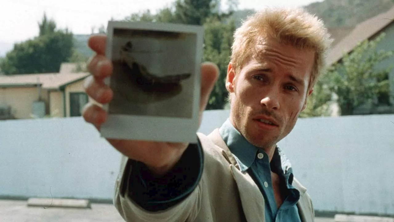 Memento, perché Christopher Nolan ha doppiato una scena del thriller con Guy Pearce?