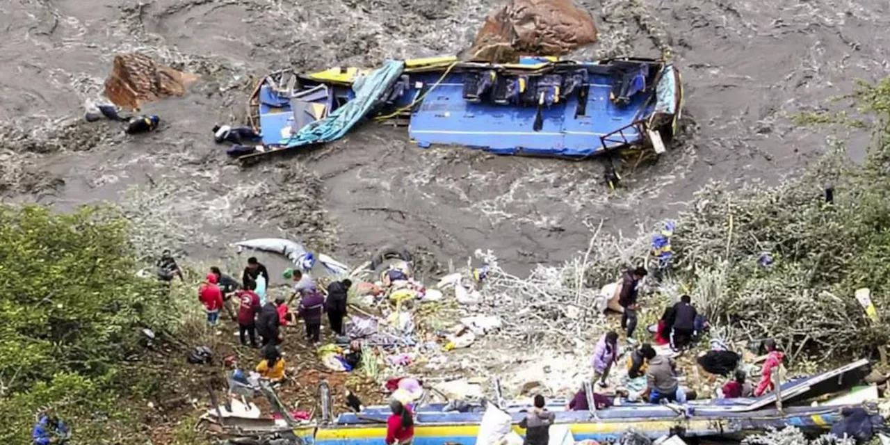 Al menos seis muertos y seis desaparecidos en accidente de autobus en los Andes de Perú