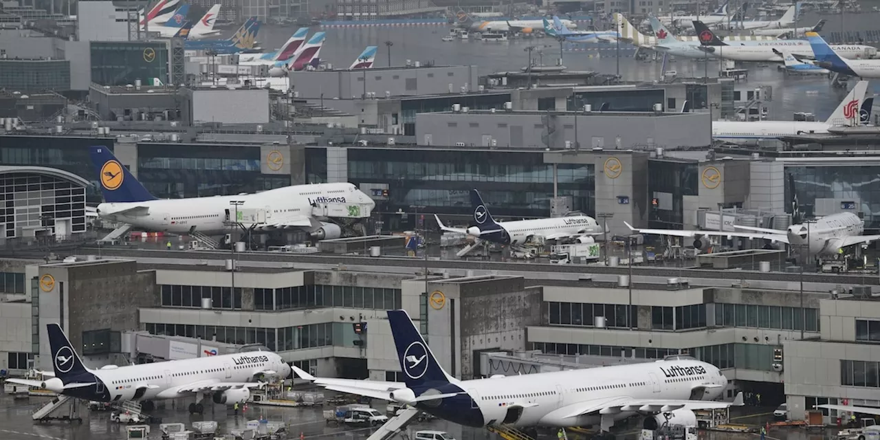 Flugverzögerungen und -ausfälle am Frankfurter Flughafen wegen Winterwetter