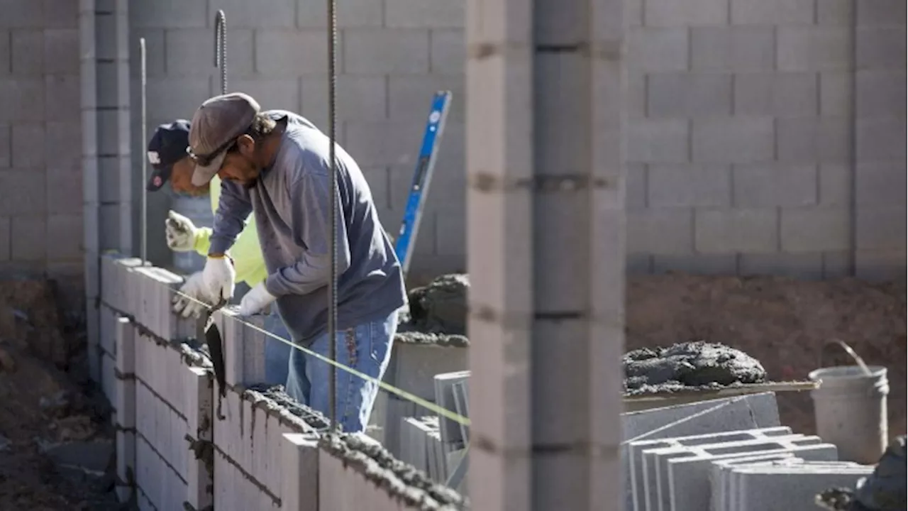 Homebuilder Stocks Tumble as Interest Rate Fears and Trump Policies Loom