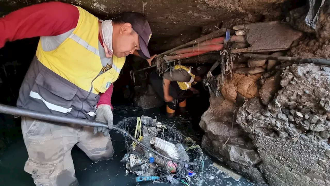 Aksi ”Pangeran Biru” hingga ”Abah Timi” Cegah Sampah Timbun Kota Bandung