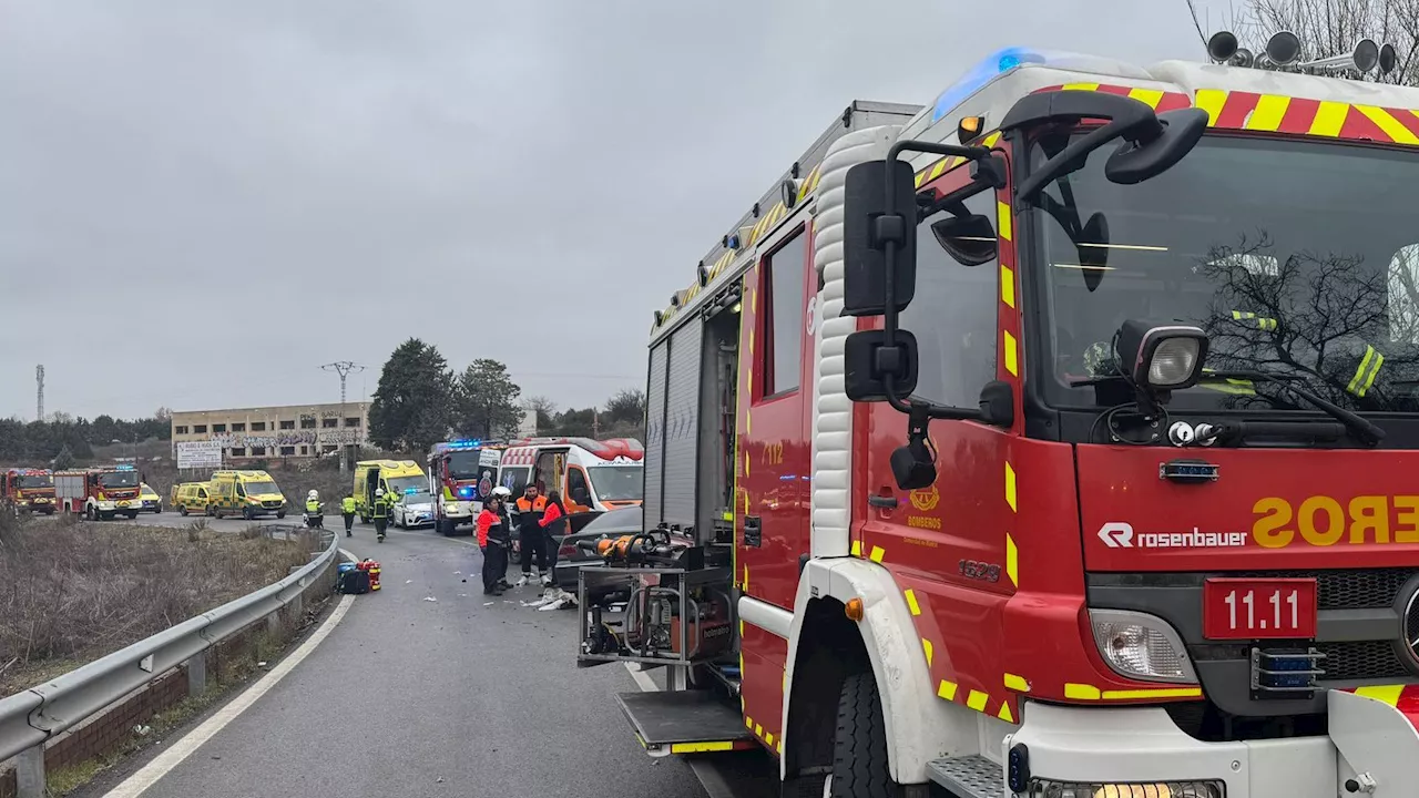 Dos conductores heridos graves tras un choque frontal en la M-123 de Madrid