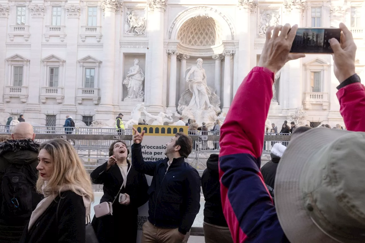 Limpeza da Fontana di Trevi a tempo do Jubileu Católico atrai 32 milhões de turistas