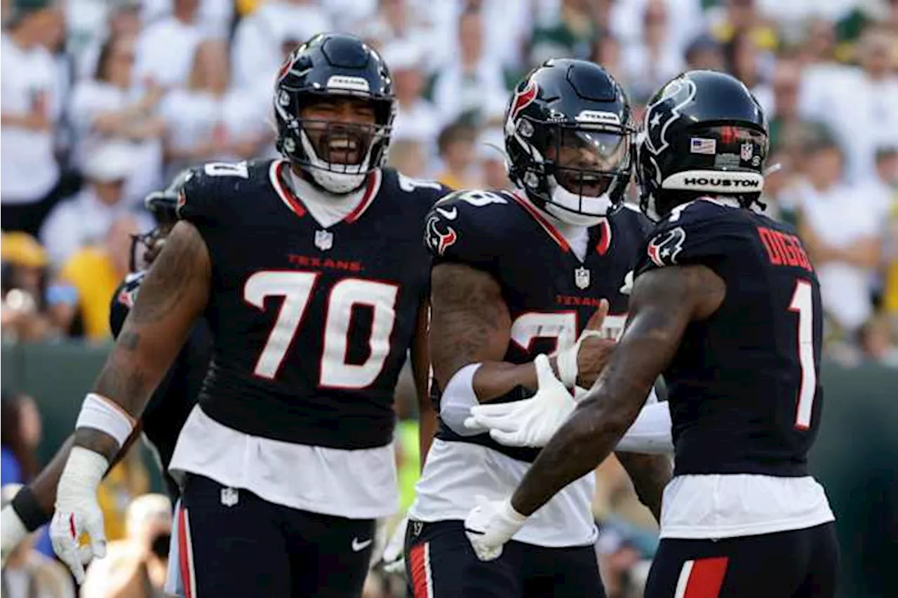 Texans' Scruggs Steps In At Right Guard for Injured Mason