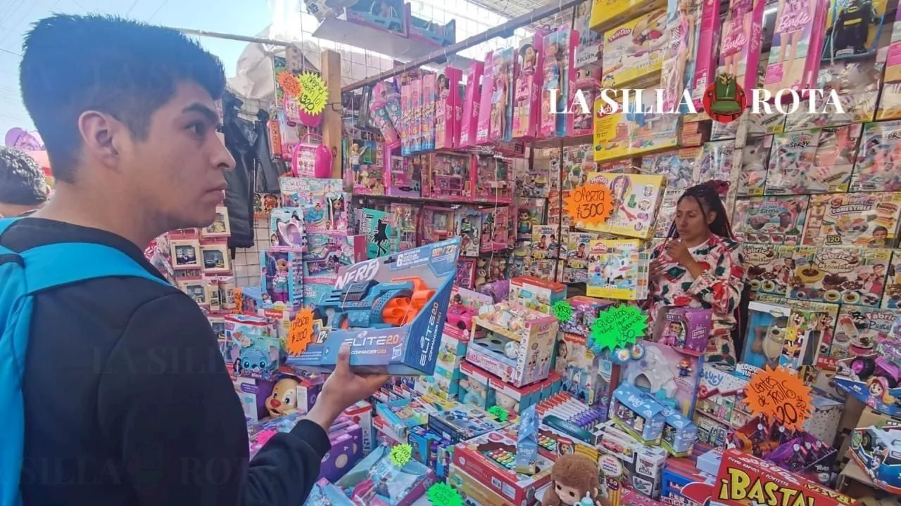 Juguetes y Compras Navideñas: La Calle del Juguete se Llena en el Centro Histórico