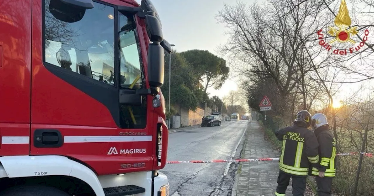 Incidente stradale ad Ancona: due morti e fuga di gas