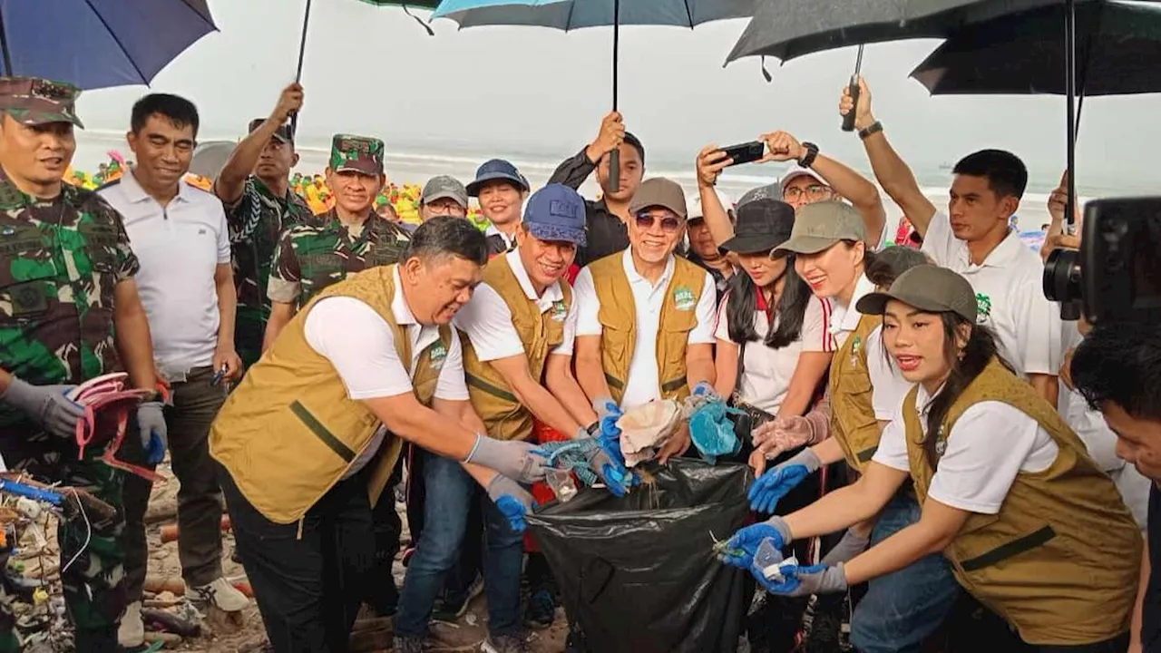 Kementerian Bersih-bersih Pantai Kuta Bali