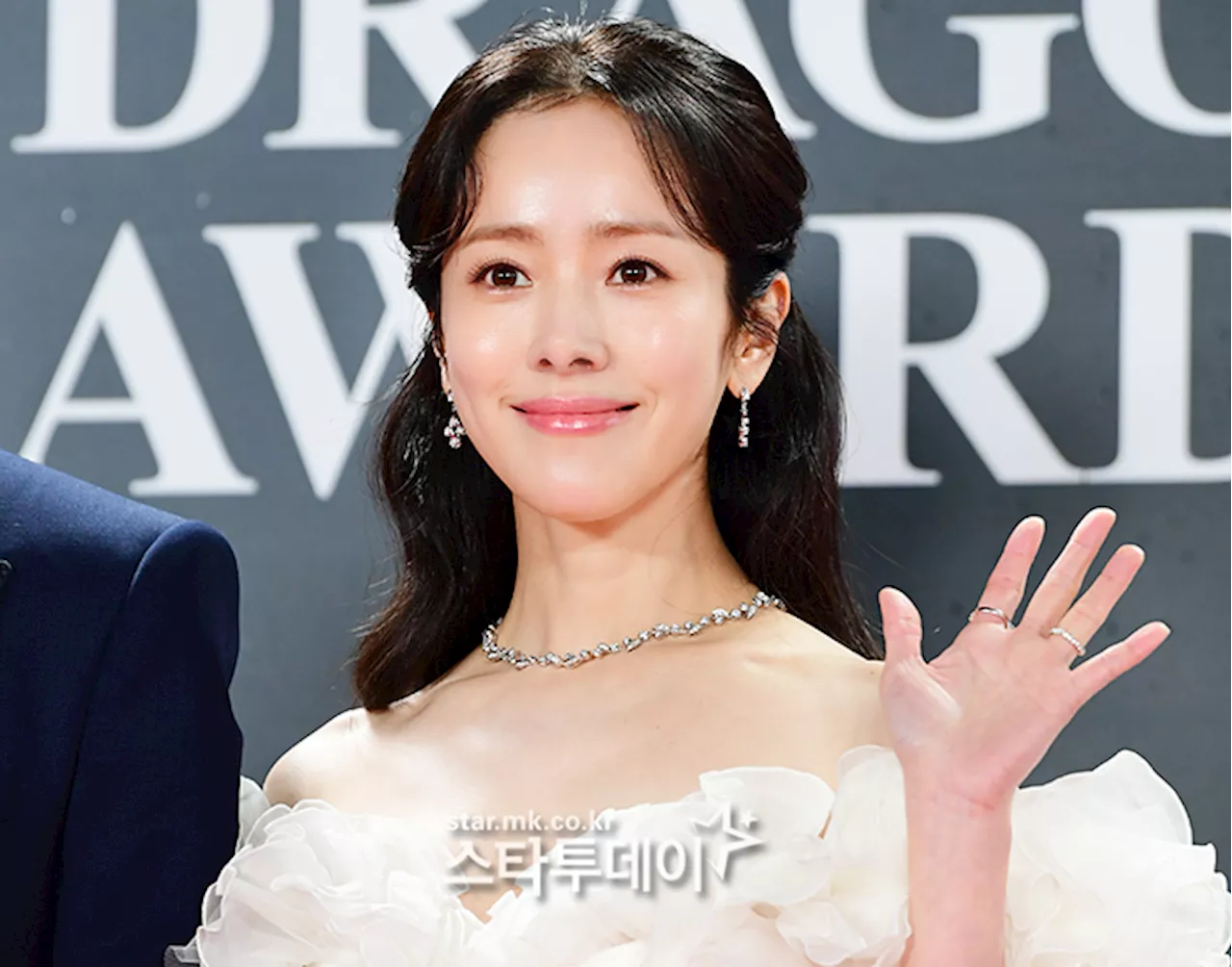 ‘청룡 새 여신’ 한지민, 첫 등장만으로 깊은 여운 [별별 사진집]