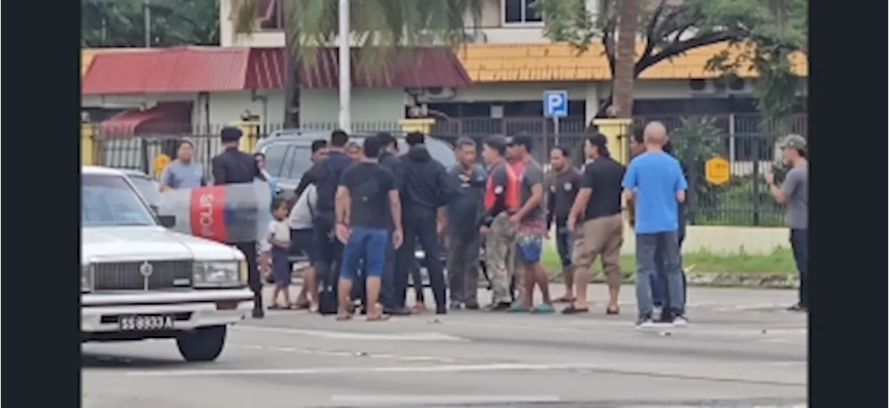 Man runs amok with machete, hammer in Sandakan restaurant attack, five injured