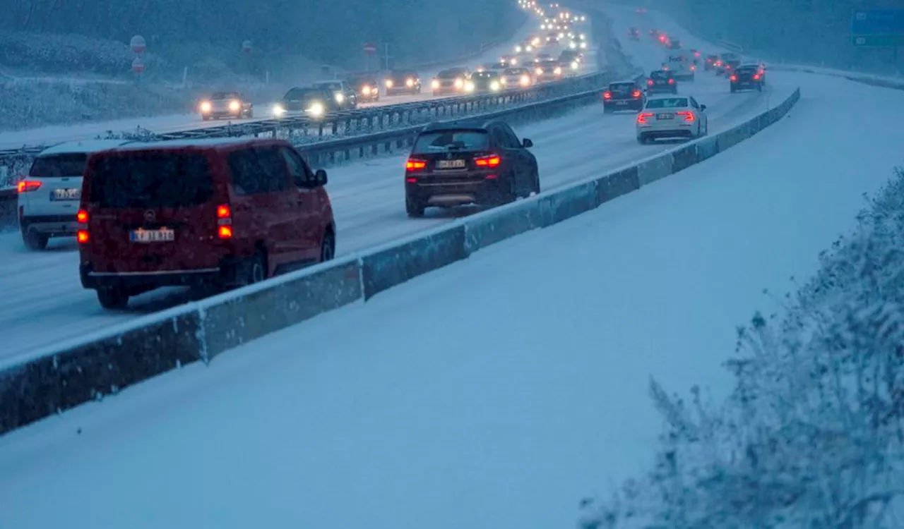 Urlaubsrückkehrer in Skandinavien: Staus auf den Autobahnen