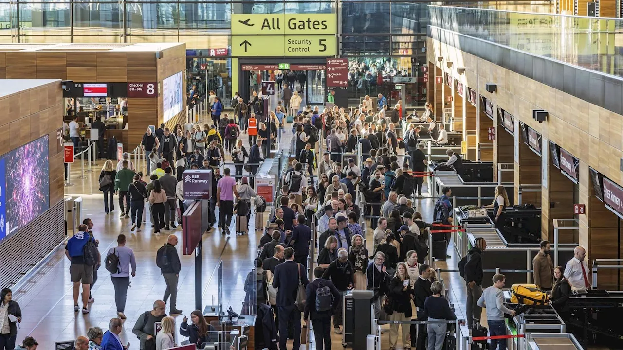 Flughafen BER: Glätte verursacht Flugstreichungen