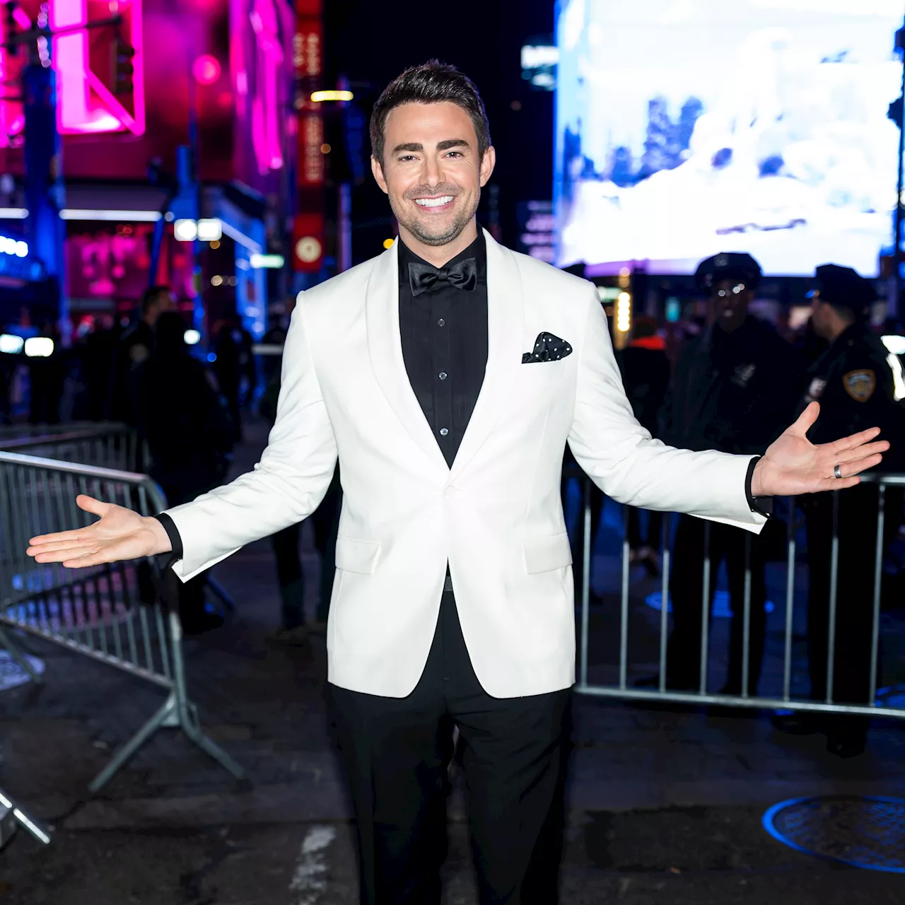 Jonathan Bennett Recreates Classic Kathie Lee Gifford Carnival Cruise Commercials on TikTok