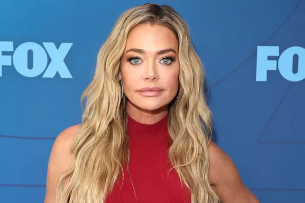 Denise Richards' Borstimplantaten Scheuren Tijdens Opnames Special Forces