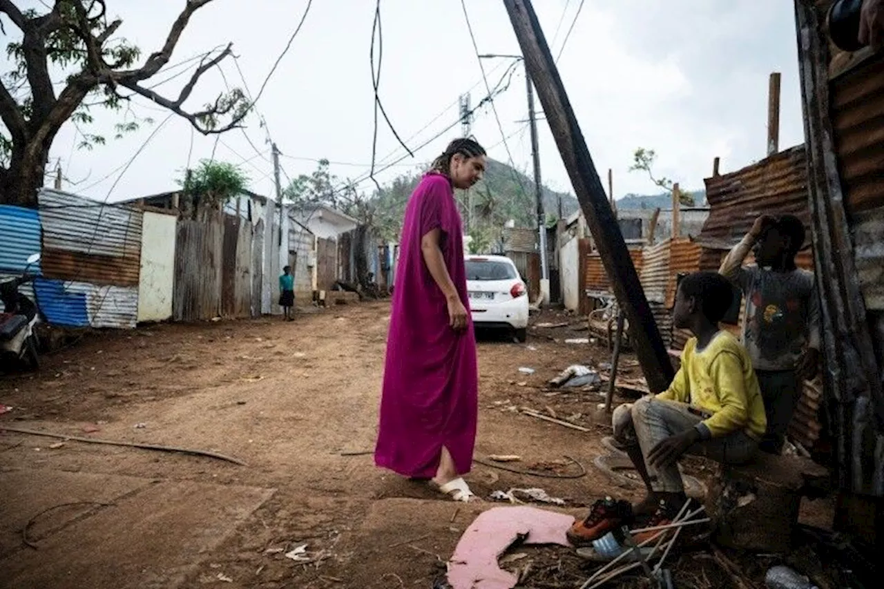 Camions de PMI aident les habitants de Mayotte après le cyclone Chido