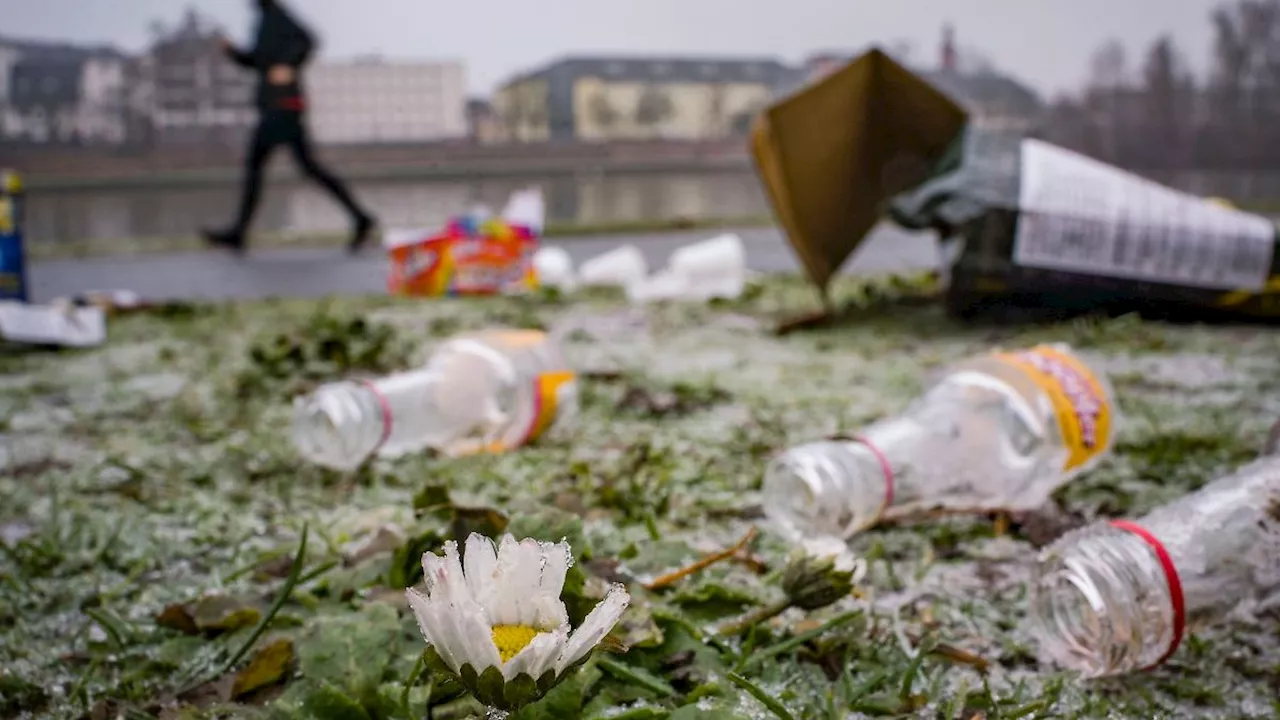 Silvestermüll: Hesaus Stadtreiniger Heben Tonnenweise Abfälle