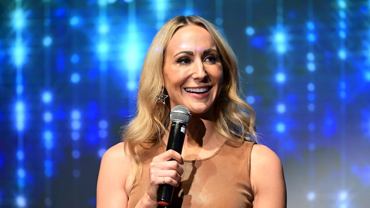 Nikki Glaser Moderiert die Golden Globe Awards 2025