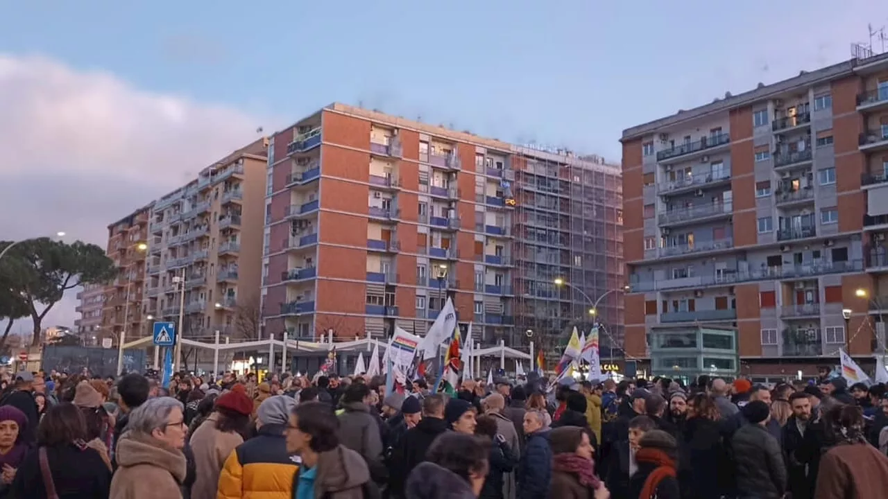 Roma, migliaia in piazza contro l'omofobia