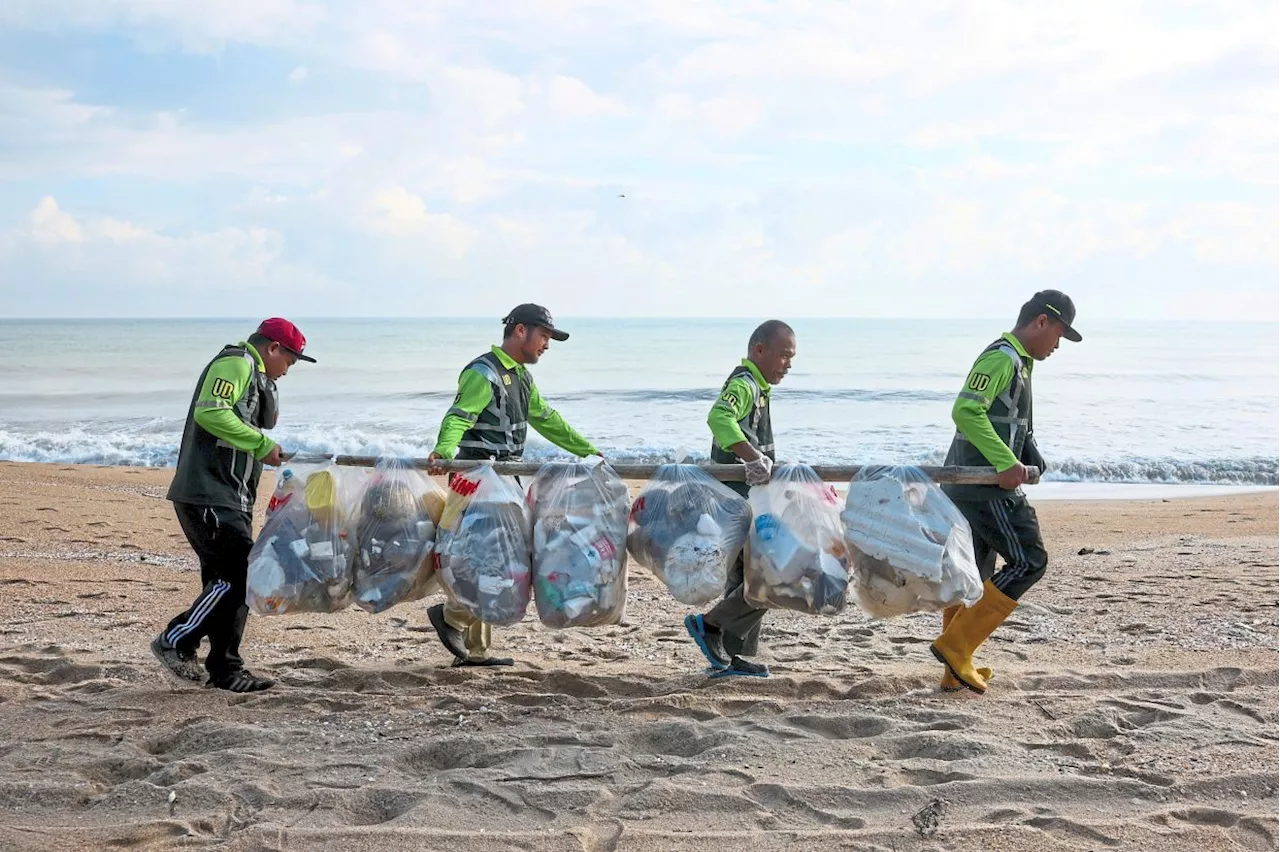 15 Tonnes of Rubbish Collected in Terengganu Monsoon Beach Cleanup