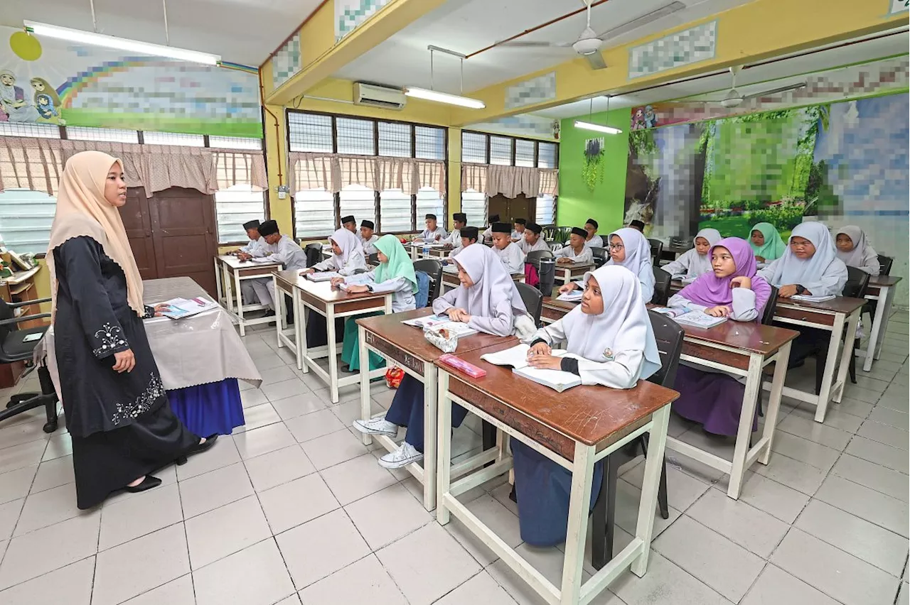 Johor Students Adjust to Friday School Amid New Weekend Schedule