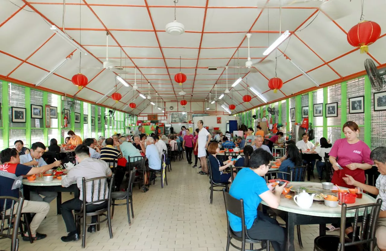 Restaurant Owners Struggle to Find Part-Time Workers for Chinese New Year