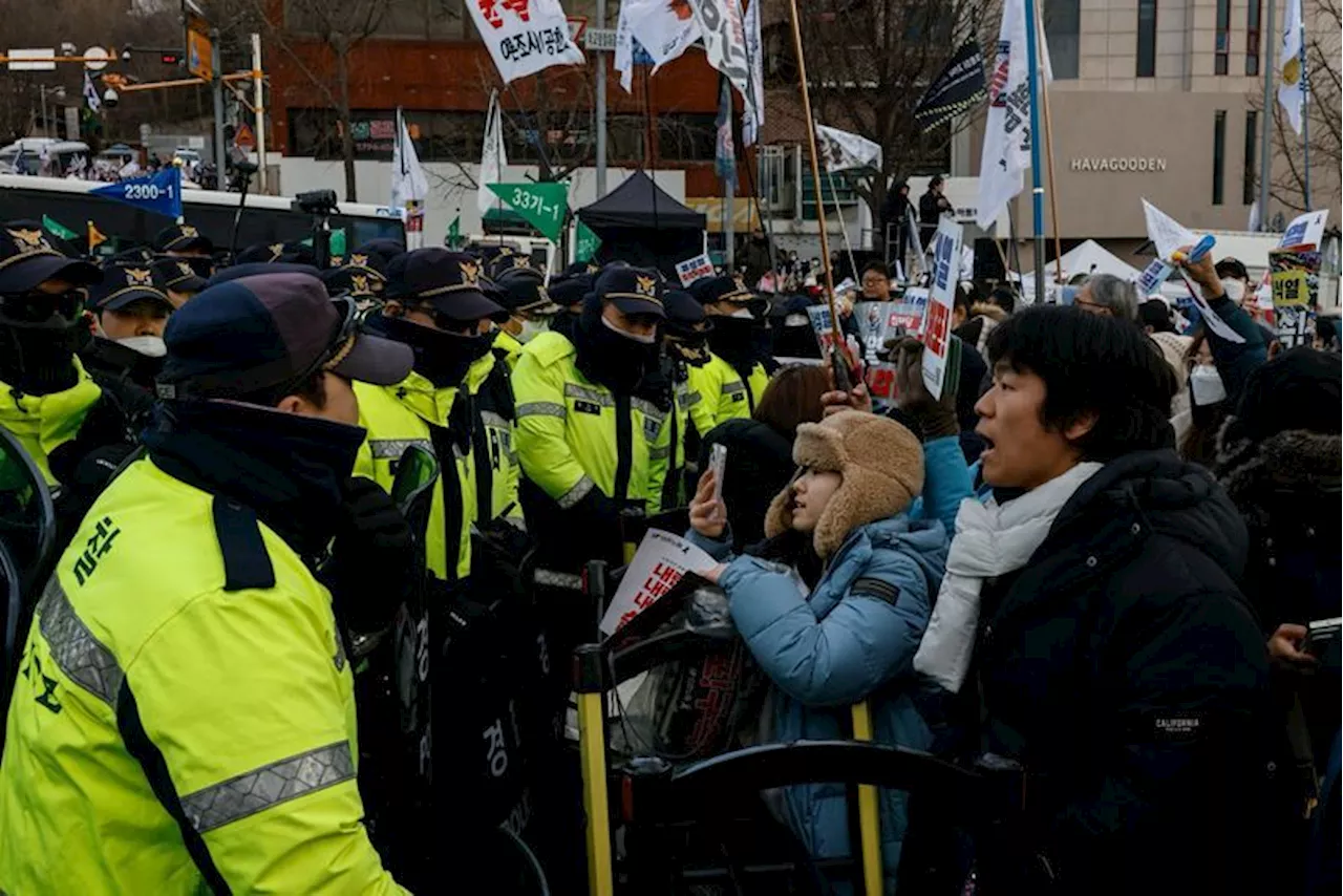 South Korean Investigators Again Seek Arrest Warrant Compliance for Impeached President Yoon