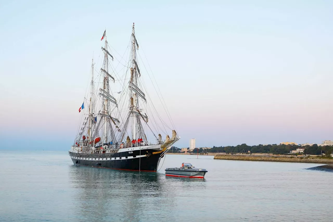 Le Belem quitte La Rochelle pour son hivernage