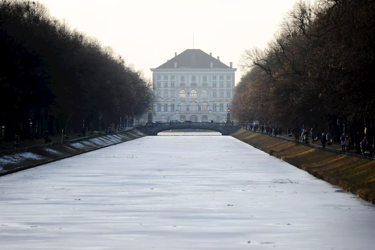 München: Eis auf dem Nymphenburger Kanal zu dünn zum Betreten