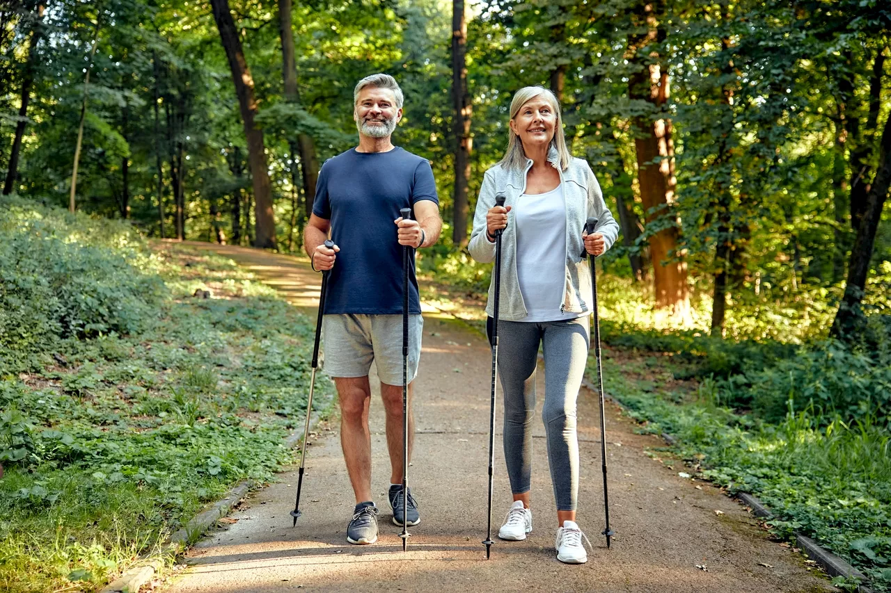 Cette méthode de marche facile brûle jusqu'à 40 % de calories de plus que la normale