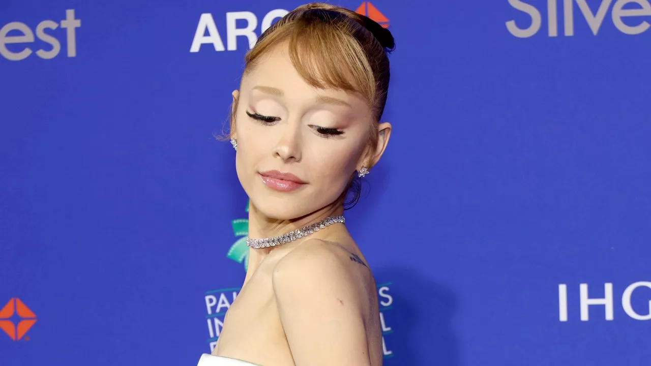 Ariana Grande's Baby Bangs and 'Rising Star' Award Debut