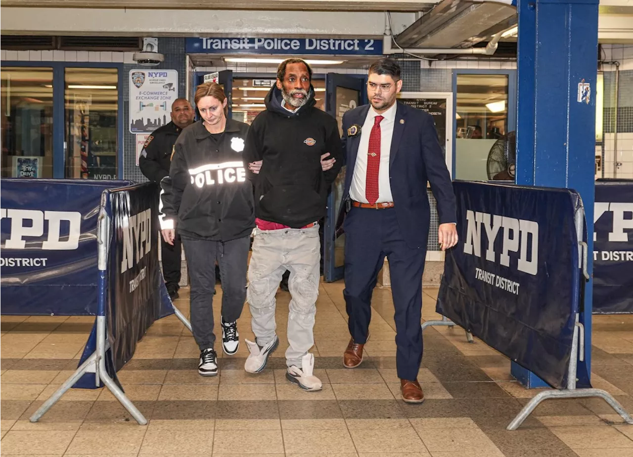 Homeless Man With 50+ Arrests Charged With Stabbing on Subway