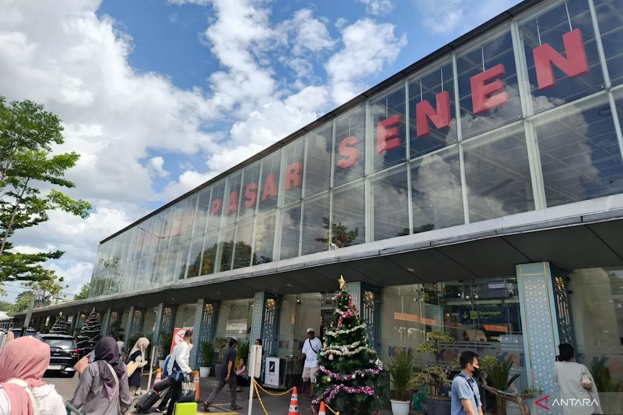 Stasiun Pasar Senen Berbenah Demi Natal dan Tahun Baru