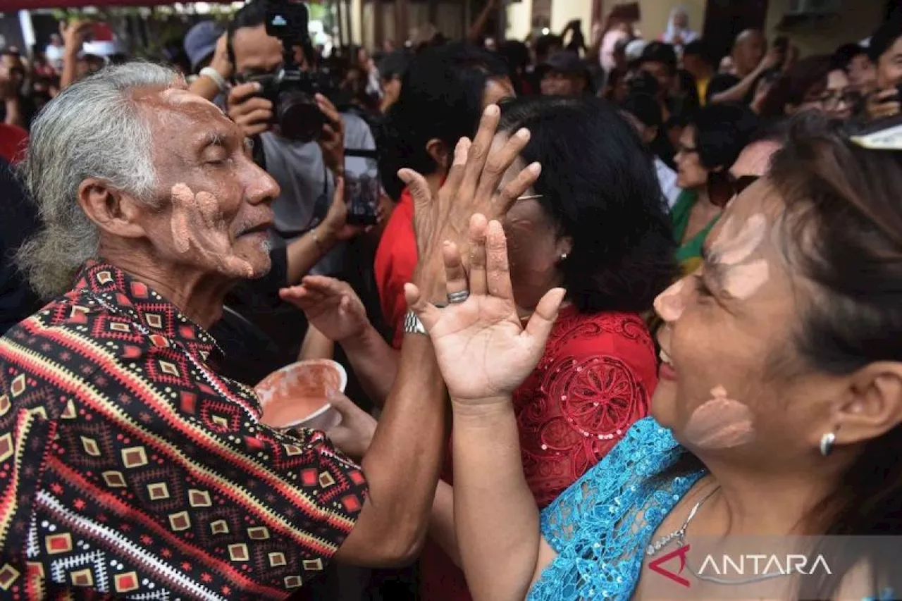 Tradisi mandi-mandi sebagai ajang silaturahim warga keturunan Portugis di Kampung Tugu