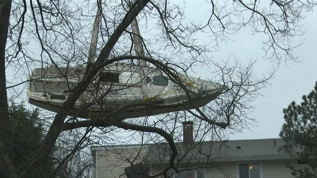 Derelict Sailboat Removed from Gonzales Bay