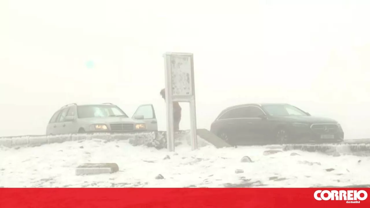 Estrada Nacional 339 na Serra da Estrela Fechada por Queda de Neve