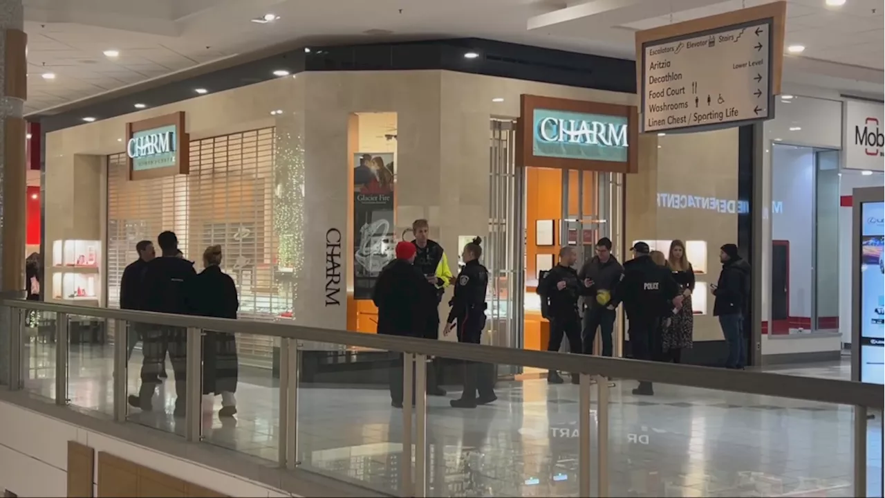 Police search for suspects after jewelry store robbery at Burlington mall