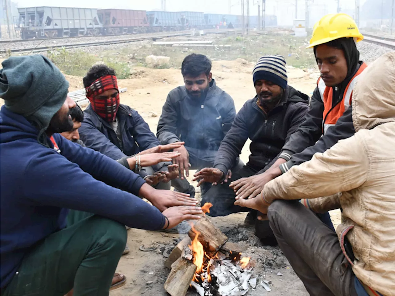 कोहरा से लिपटा प्रयागराज, कड़ाके सर्दी का प्रकोप